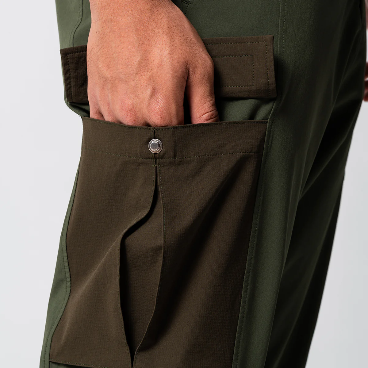 Fabric Blocking Functional Cargo Straight pants for Men - Image 10