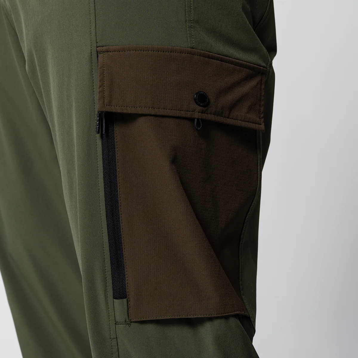 Fabric Blocking Functional Cargo Straight pants for Men - Image 5