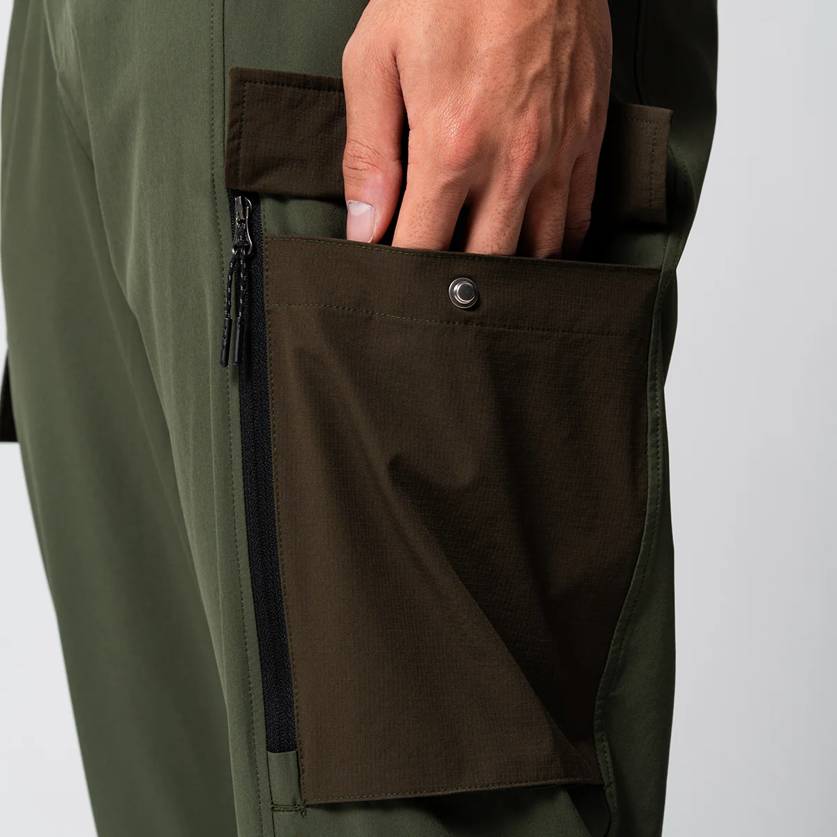 Fabric Blocking Functional Cargo Straight pants for Men - Image 6